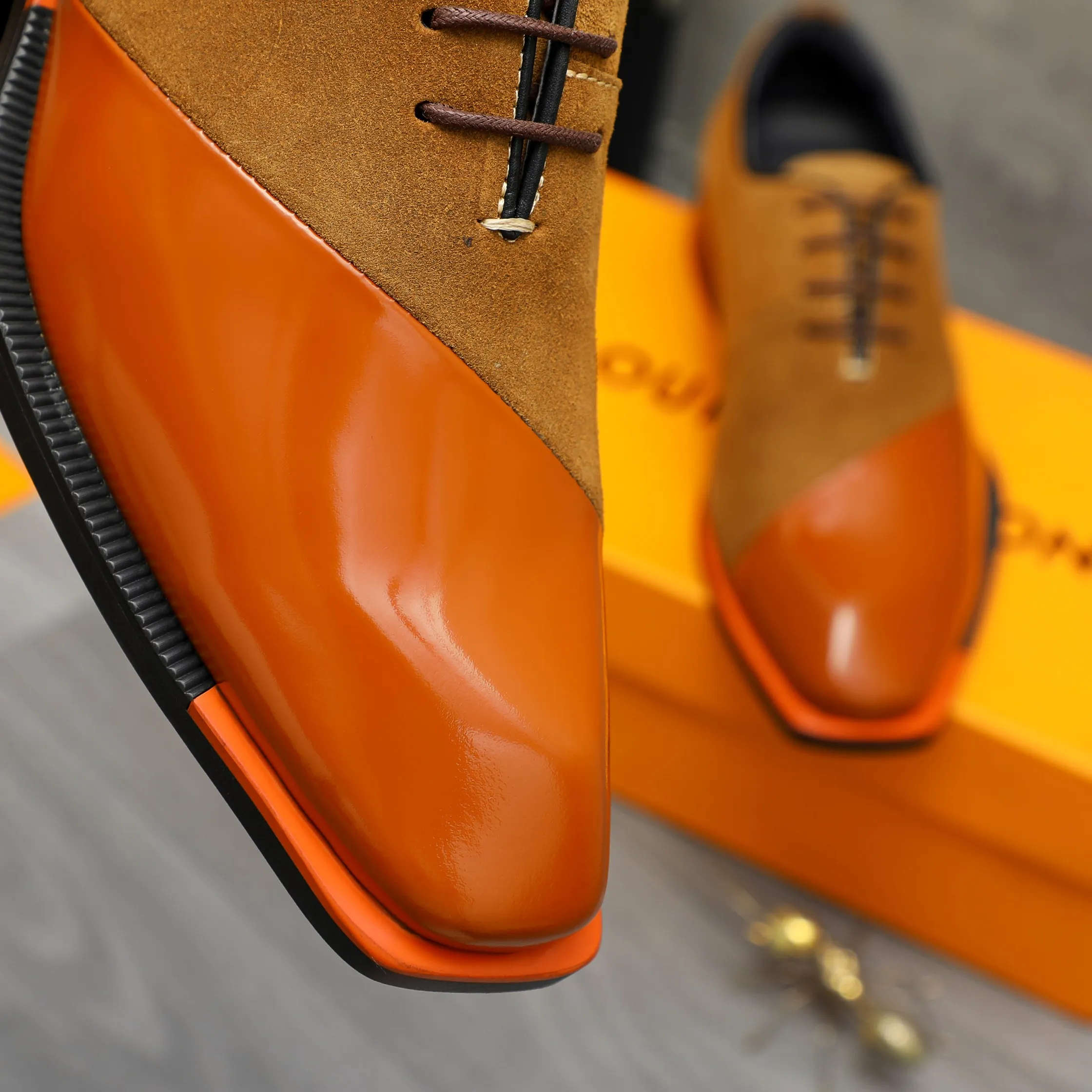 Men's shoes 💰580 Product trademark: LV "Louis Vuitton" business formal lace-up leather shoes Regular size: 37-46 Product materials: Selected high-quality cowhide stitching nubuck leather upper, pigskin lining, rubber outsole